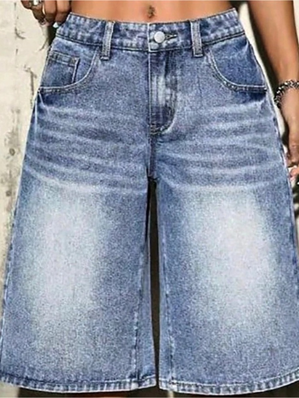 madden girl Denim Bermuda Shorts in dark Blue Size 3 Like New